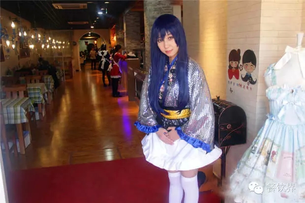 【震精】女仆咖啡館：穿越次元之門 還有“特殊”服務(wù)？|餐飲界