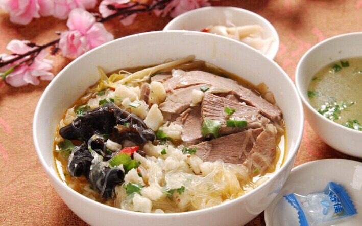 特色美食被“標(biāo)準(zhǔn)化”背后的思考：同質(zhì)化問題怎么破？|餐飲界