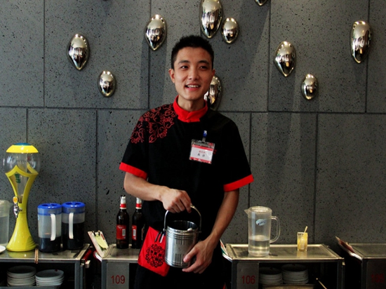 10分鐘就能學會海底撈服務，不信進來看看|餐飲界