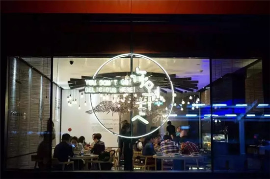 外婆家旗下“你別走”制全蝦宴，吳國(guó)平還想做什么？|餐飲界