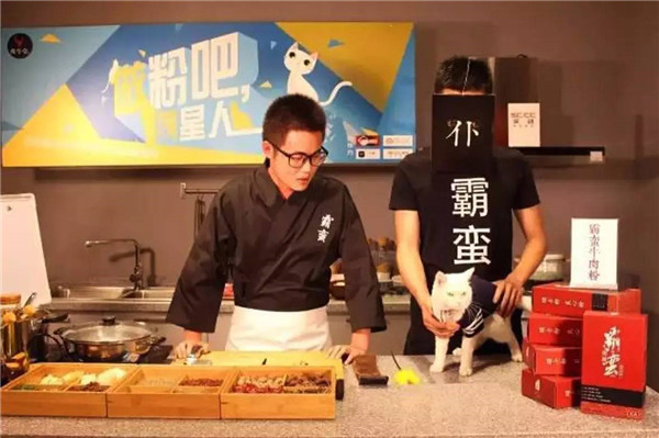 餐飲業(yè)開(kāi)啟“直播”新模式，餐飲人該怎么正確把玩？|餐飲界