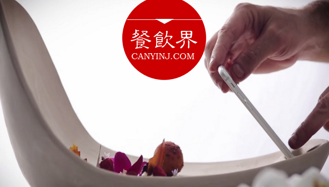 將餐盤打造成“拍照神器”，這家餐廳完成一次完美的社群營銷！|餐飲界