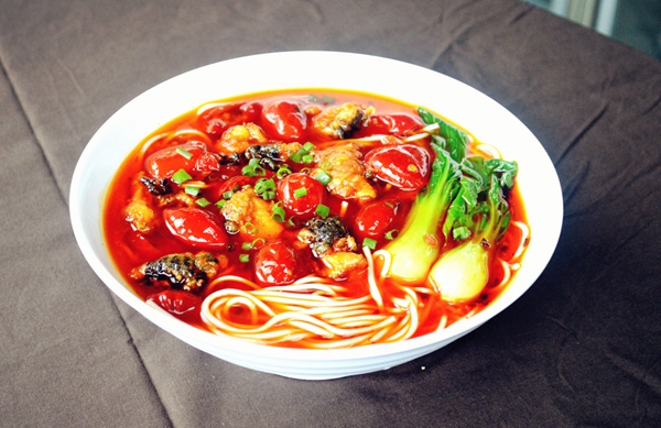 多家小面館員工稱幾月未領(lǐng)工資，重慶小面不賺錢了？|餐飲界