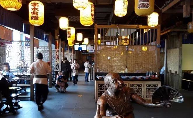 街邊店VS購(gòu)物中心，火鍋品牌的玩法大不同!來看它們?cè)趺醋?|餐飲界
