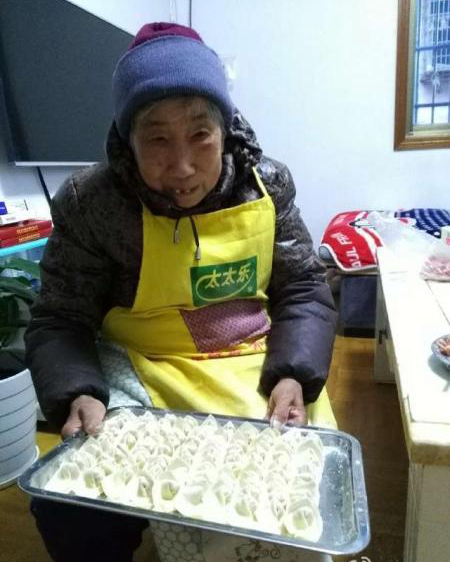 阿婆賣餛飩十年不漲價(jià) 阿婆：不為賺錢，只為消磨時(shí)光|餐飲界