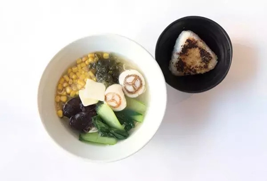 奔馳干起了餐飲，網(wǎng)友評(píng)價(jià)是這樣的……|餐飲界