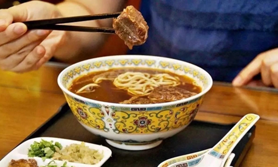 牛爸爸的經(jīng)營之道：“地標(biāo)文化”制造天價(jià)，突破27家對(duì)手的圍攻|餐飲界