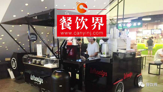 2年席卷全球65個(gè)國(guó)家，這家靠“擺地?cái)偂弊呒t的咖啡品牌要在中國(guó)大干一場(chǎng)？|餐飲界