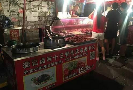 一天2000元銷售額，小龍蝦小推車模式有前景嗎？（上）|餐飲界