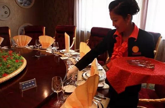 餐廳的老員工不服管，應該怎么辦？|餐飲界