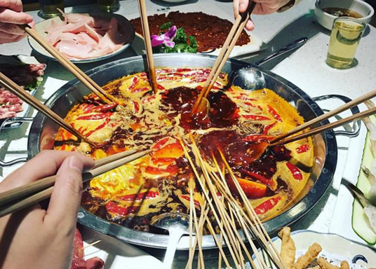 敢去紐約時代廣場秀肌肉，這個四川火鍋憑什么？|餐飲界