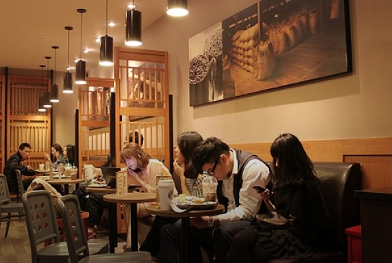 光中國同店銷售就增了 7%，星巴克重申全球開 12000 家新店的小目標|餐飲界