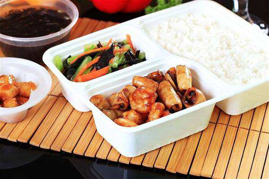 外賣平臺現(xiàn)99元1個天價餐盒 網友:拿去鍍了金？|餐飲界