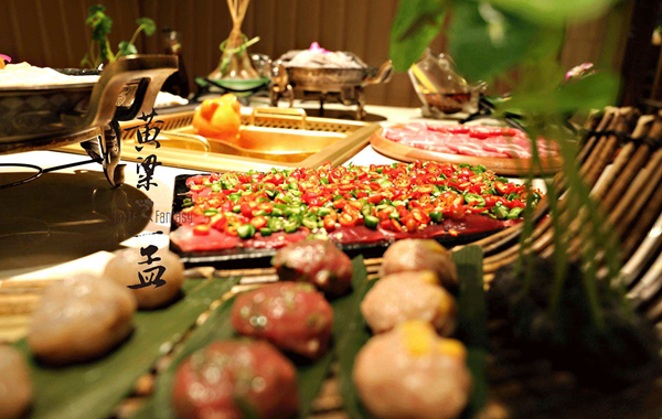 同為火鍋店黃磊孟非價(jià)格離奇，黃渤任泉接地氣|餐飲界