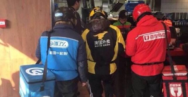 美團負面纏身成餓了么融資前奏曲：外賣大戰(zhàn)要終結(jié)？|餐飲界