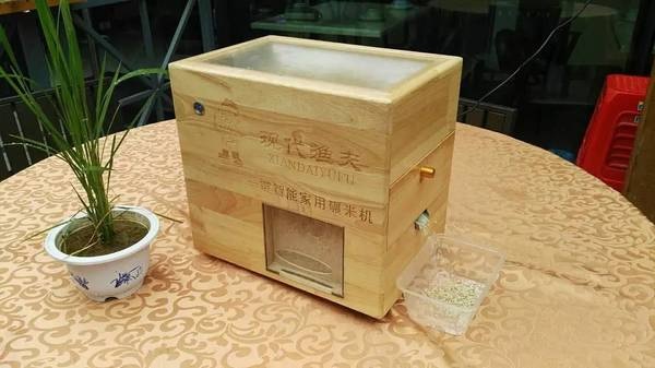 這家粥店竟然把碾米機搬上了餐桌！并成功吸引了美女網紅關注！|餐飲界