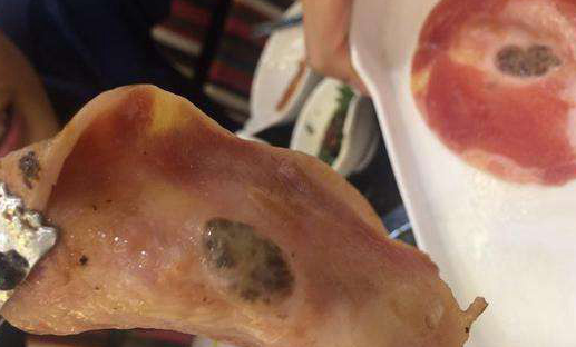 顧客在?？趷?ài)尚客餐廳吃到“惡心”烤肉？商家回應(yīng)：是積血肉|餐飲界
