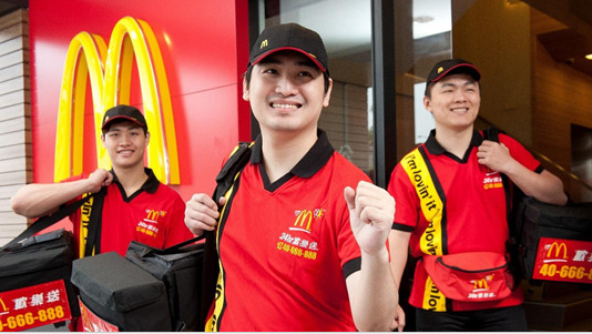 與 UberEats 合作，四分之一的美國(guó)麥當(dāng)勞餐廳月底都能送外賣了|餐飲界