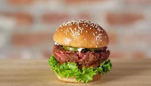 人造牛肉價格四年降了 96%，但還要 3.7 萬元一斤|餐飲界