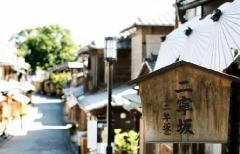 全球第一家榻榻米星巴克開業(yè)！咖啡喝出儀式感|餐飲界
