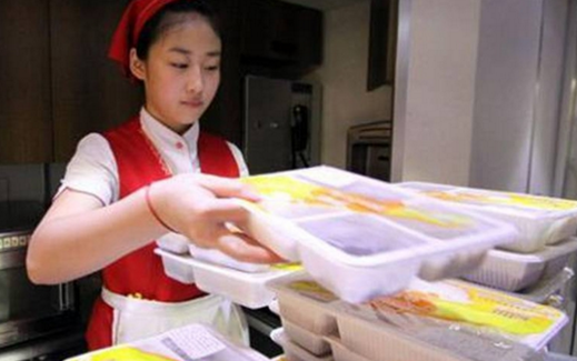 高鐵上可以訂外賣了！肯德基、麥當勞、真功夫們率先“上車”！|餐飲界