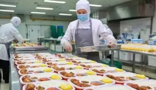 肯德基、真功夫率先“上車”，高鐵外賣這個蛋糕該怎么分？|餐飲界