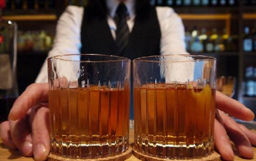 這家餐廳搬了三個(gè)地方躲開人群，可還是客源不斷...|餐飲界