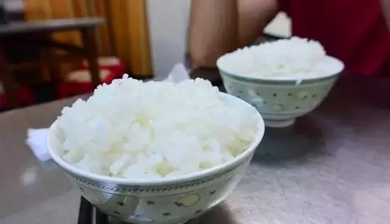 網(wǎng)上瘋傳1杯酸奶=2罐可樂(lè) 你以后還敢喝嗎？|餐飲界