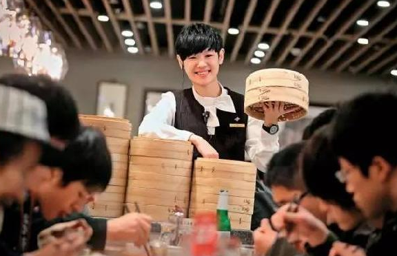 鼎泰豐員工忠誠度高、服務(wù)水平強(qiáng)的秘密原因是？|餐飲界