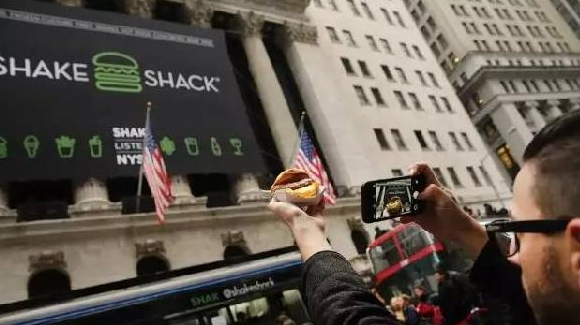 美國漢堡網(wǎng)紅“Shake Shack”要來上海開店了，不過要等到2019年|餐飲界