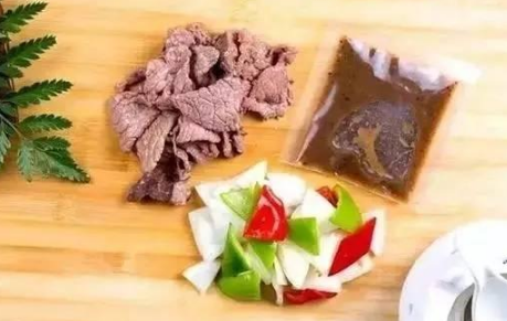 逼走“街霸”黃燜雞，60家外賣品牌，總結(jié)6招，避免了這大坑|餐飲界