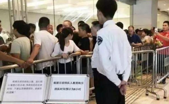 Lady M蛋糕排隊6小時80%都是黃牛，國外一家企業(yè)卻發(fā)現(xiàn)商機|餐飲界