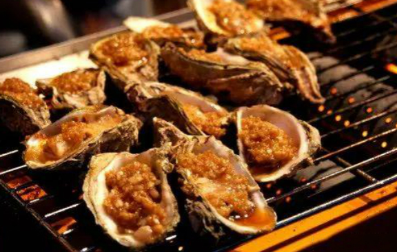 5000元開(kāi)店賣(mài)生蠔，燒烤小伙2年成酒店集團(tuán)老總！秘訣就7個(gè)字?。餐飲界