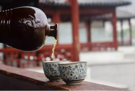 耘林黑杜酒拔草：百年工藝，古法釀造果然名不虛傳！|餐飲界