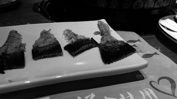 男子點(diǎn)一條魚卻吃出四條尾巴 店家:廚師送魚尾|餐飲界