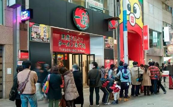 用餐全程無需交流，一蘭拉面如何治愈“一人食”顧客|餐飲界