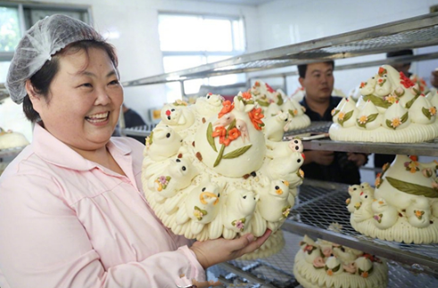 大媽賣(mài)饅頭3年 年銷1000萬(wàn)元，網(wǎng)友：我該賣(mài)燒餅還是賣(mài)饅頭？|餐飲界