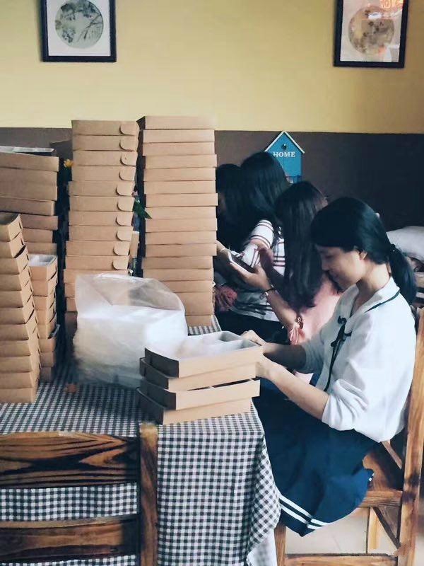 這家外賣(mài)炒出60%的復(fù)購(gòu)，全靠這個(gè)有“手段”的女文青|餐飲界