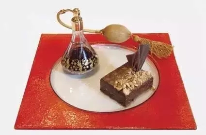 美國(guó)紐約曼哈頓出現(xiàn)最貴甜品，真心吃不起！|餐飲界