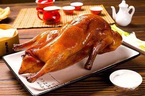 同樣都是做鴨，成名600年的烤鴨鼻祖，竟這樣被全聚德?lián)屃孙L(fēng)頭？|餐飲界