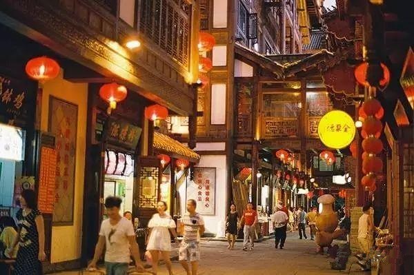 開(kāi)業(yè)不久虧損50萬(wàn)，美食街選址的那些坑！|餐飲界