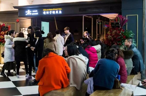 4人以上不接待，卻排隊(duì)800桌，這家“奇葩”店的邏輯是？|餐飲界