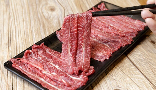 這個(gè)城市400多家潮汕牛肉火鍋，今冬只剩下101家，原來被串串香給頂了|餐飲界