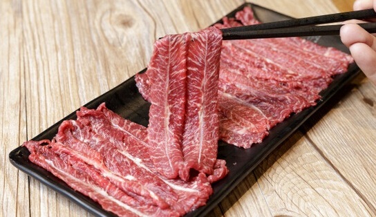 這個(gè)城市400多家潮汕牛肉火鍋，今冬只剩下101家，原來(lái)被串串香給頂了|餐飲界