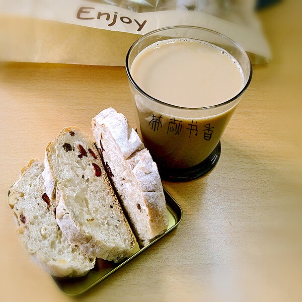 茶顏書(shū)香“茶飲+歐包”的輕餐飲模式，備受消費(fèi)者歡迎|餐飲界
