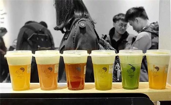 進商場、做營銷、拉投資......“喜茶們”真的很忙！|餐飲界