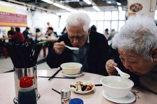 老順德人開的粥店，不僅在香港站穩(wěn)腳跟，還得到了周潤發(fā)的喜歡|餐飲界