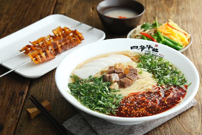 如何優(yōu)雅地吃掉一碗正經(jīng)牛肉面？|餐飲界