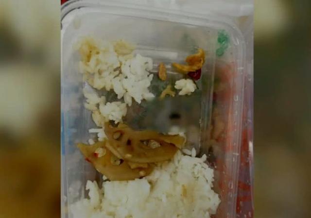 外賣里現(xiàn)老鼠屎，餐廳退款卻不承認飯菜里會有老鼠屎|餐飲界