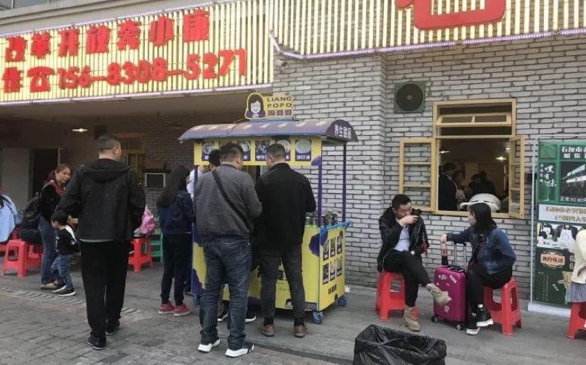 門口擺個小攤，竟是餐廳增加營收的利器？|餐飲界